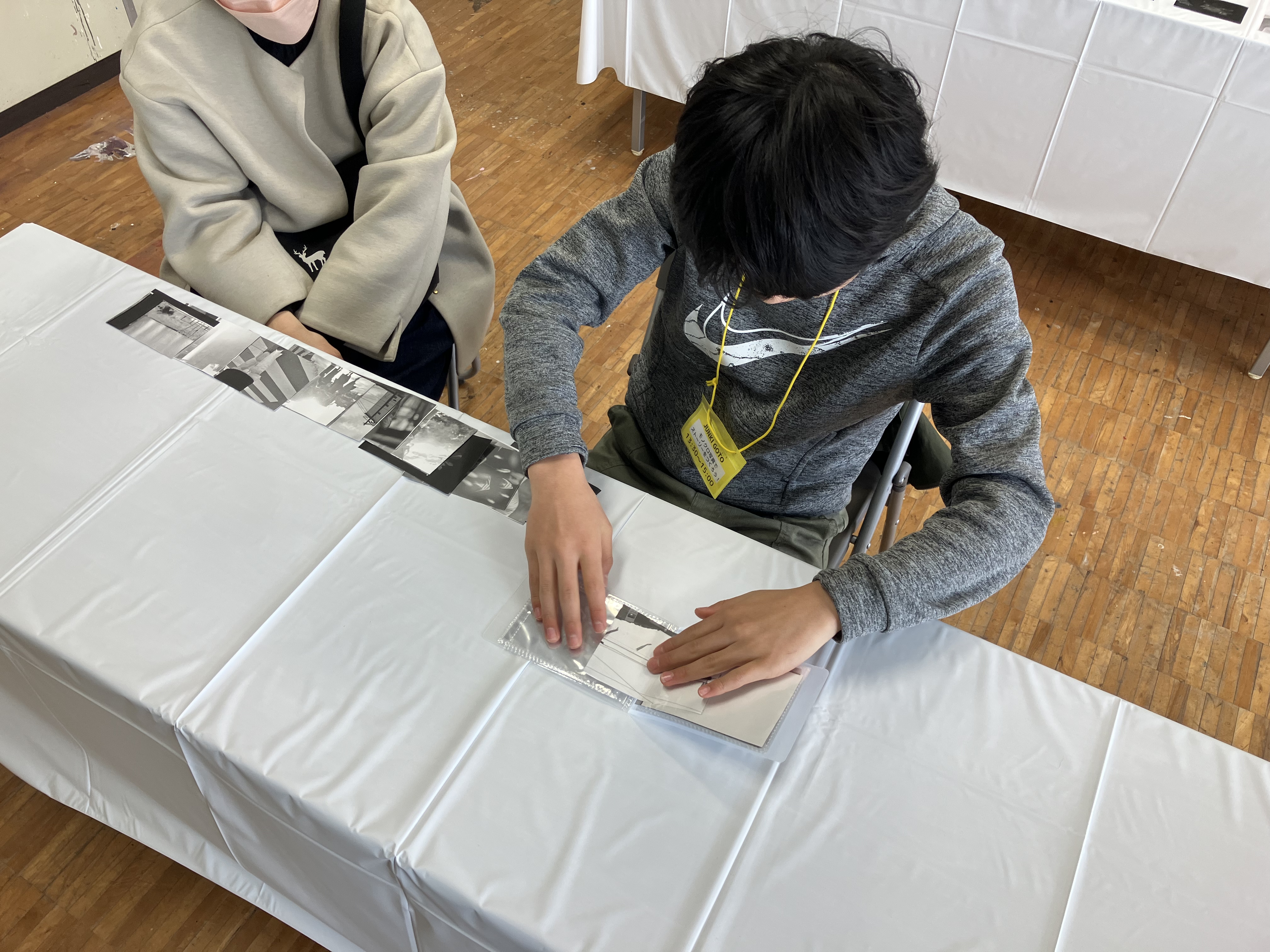 ほうちょうを食べる様子